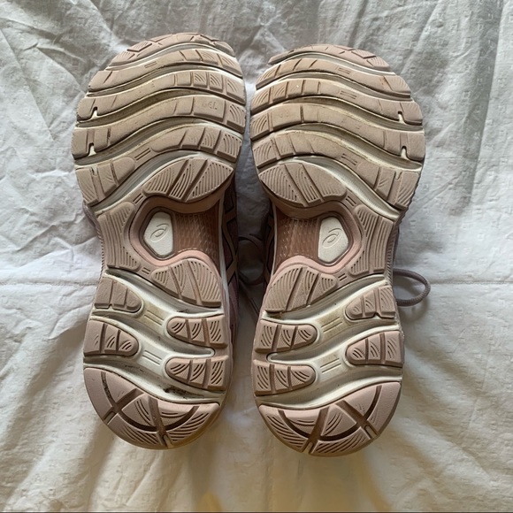 Women’s ASICS. Size 9. - Picture 6 of 7